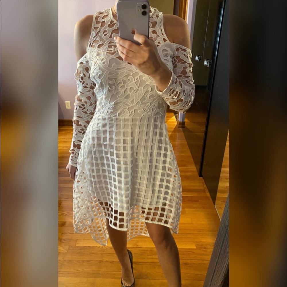 NWT Alexia Admor All Over gorgeous white lace dress Size 4
